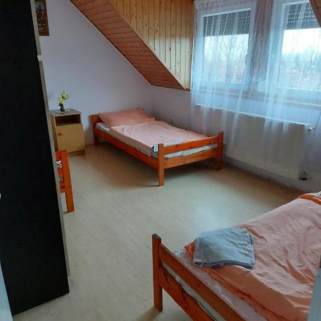 Tóra nyíló vendégház Bytom Extérieur photo